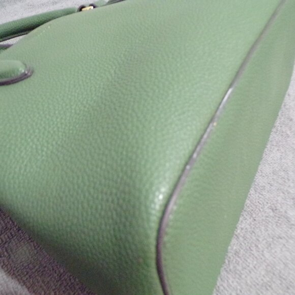 nanette lepore Avacado Green & Gold Trim Handbag w/Shoulder Strap & Zippers New - Picture 4 of 9
